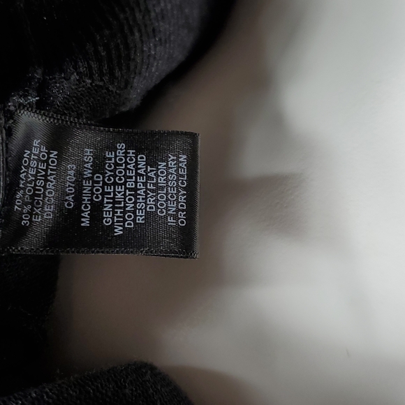 NWT Cable & Gauge Grey long sleeve with White Ruffle collar Size Small - Picture 3 of 11